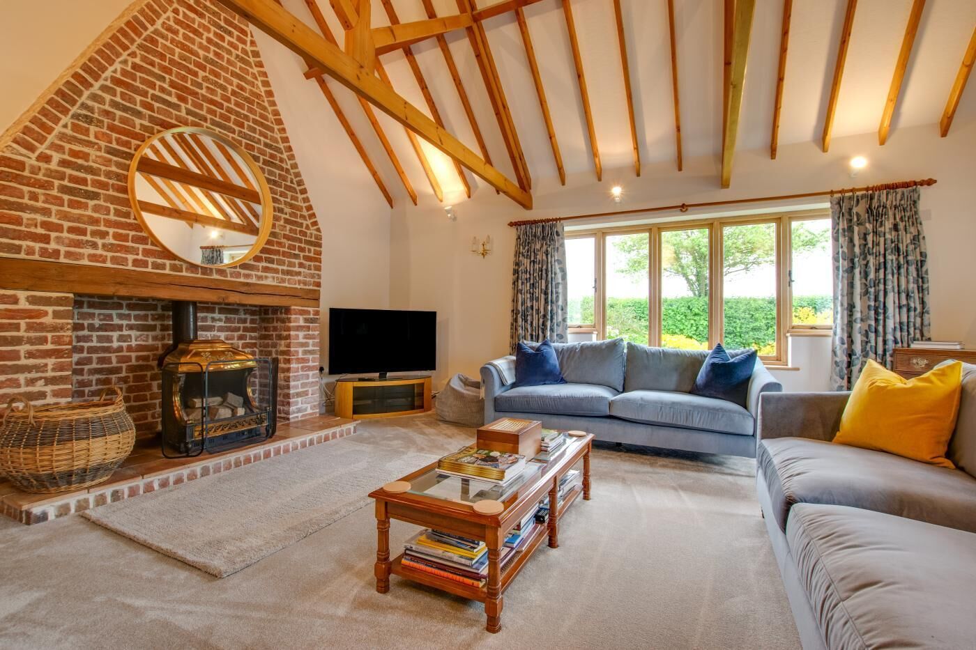 TV, fireplace