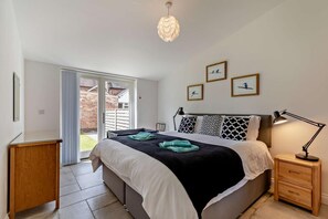 Iron/ironing board, free WiFi, bed sheets - 4 Bed in Slindon (oc-t29883) (Eccleshall)