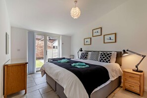 Iron/ironing board, free WiFi, bed sheets - 4 Bed in Slindon (oc-t29883) (Eccleshall)