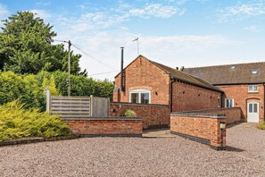 Exterior - 4 Bed in Slindon (oc-t29883) (Eccleshall)