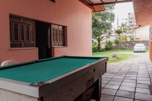 32-英寸智能电视（配备有线频道）