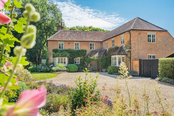 Exterior - 7 Bed in Henley-on-Thames (oc-d29802) (Southend)