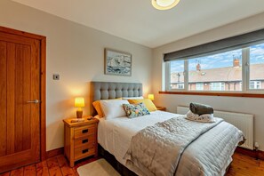 3 bedrooms, iron/ironing board, travel cot, free WiFi - 3 Bed in North Shields (oc-b29939) (Tynemouth)