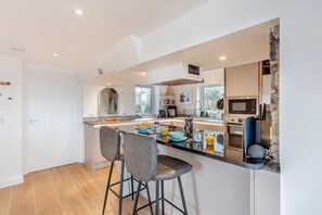 Microwave, oven, dishwasher, high chair - 4 Bed in Isle Of Skye (oc-b29965) (Broadford)