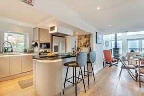 Microwave, oven, dishwasher, high chair - 4 Bed in Isle Of Skye (oc-b29965) (Broadford)
