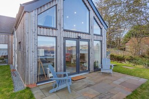 Terrace/patio - 4 Bed in Isle Of Skye (oc-b29965) (Broadford)
