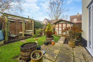 Terrace/patio - 3 Bed in Hingham (oc-m29945) (Hingham)