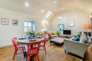 TV - 2 Bed in Wycliffe (oc-r29947) (Wycliffe)