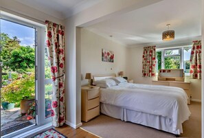 Silitysrauta/-lauta, ilmainen Wi-Fi, vuodevaatteet