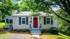 A single-story house with a red door, white siding, and black shutters. - Sage & Stone cottage-2BR near Downtown Lynchburg & LU (Lynchburg)