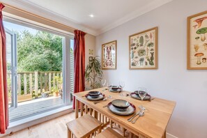 Dining - 2 Bed in Shoreham-by-Sea (oc-b29920) (Shoreham-by-Sea)
