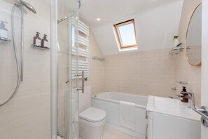 Towels - 2 Bed in Shoreham-by-Sea (oc-b29920) (Shoreham-by-Sea)