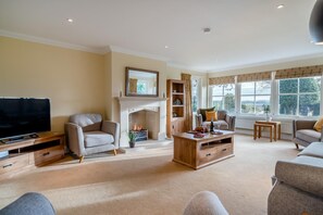 TV - 4 Bed in Invergowrie (oc-s29973) (Invergowrie)