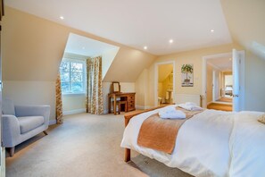 Iron/ironing board, travel cot, free WiFi, bed sheets - 4 Bed in Invergowrie (oc-s29973) (Invergowrie)