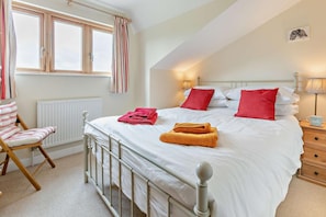A bedroom with a bed, a chair, a radiator, and a window. - 3 Bed in Goldenbank (oc-c29977) (Goldenbank)