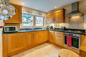 Microwave, oven, dishwasher, high chair - 3 Bed in Goldenbank (oc-c29977) (Goldenbank)