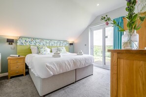 6 bedrooms, iron/ironing board, travel crib, free WiFi