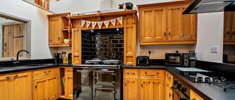 電子レンジ、オーブン、食器洗い機、ハイチェア