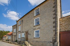 Exterior - 2 Bed in Pickering (oc-t29975) (Middleton)