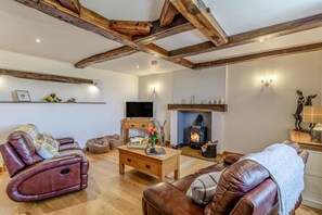Fireplace - 2 Bed in Pickering (oc-t29975) (Middleton)