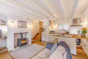 TV, fireplace - 1 Bed in Whitby (oc-e29968) (Egton Bridge)