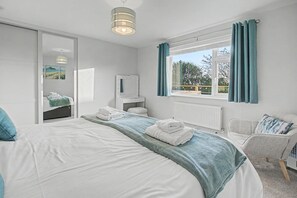 Travel cot, free WiFi, bed sheets - 3 Bed in Praa Sands (oc-t30006) (Germoe)