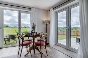 Dining - 2 Bed in Nomansland (oc-d29922) (Nomansland)