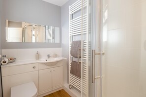 Towels - 2 Bed in Cromer (oc-t29986) (Cromer)