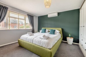 Iron/ironing board, travel cot, free WiFi, bed sheets - 2 Bed in Wool (oc-r29949) (Wool)