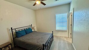 Iron/ironing board, internet, bed sheets