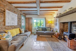 Fireplace - 3 Bed in Lea (oc-c29996) (Lea)