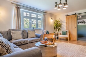 TV - 3 Bed in Adgestone (oc-b30031) (Brading)