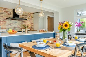 Dining - 3 Bed in Adgestone (oc-b30031) (Brading)