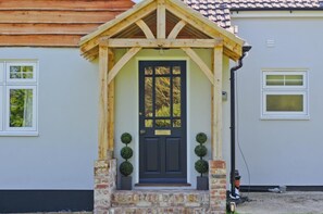 Exterior detail - 3 Bed in Adgestone (oc-b30031) (Brading)