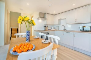 Microwave, oven, dishwasher, high chair - 2 Bed in Tayport (oc-w30005) (Dundee)