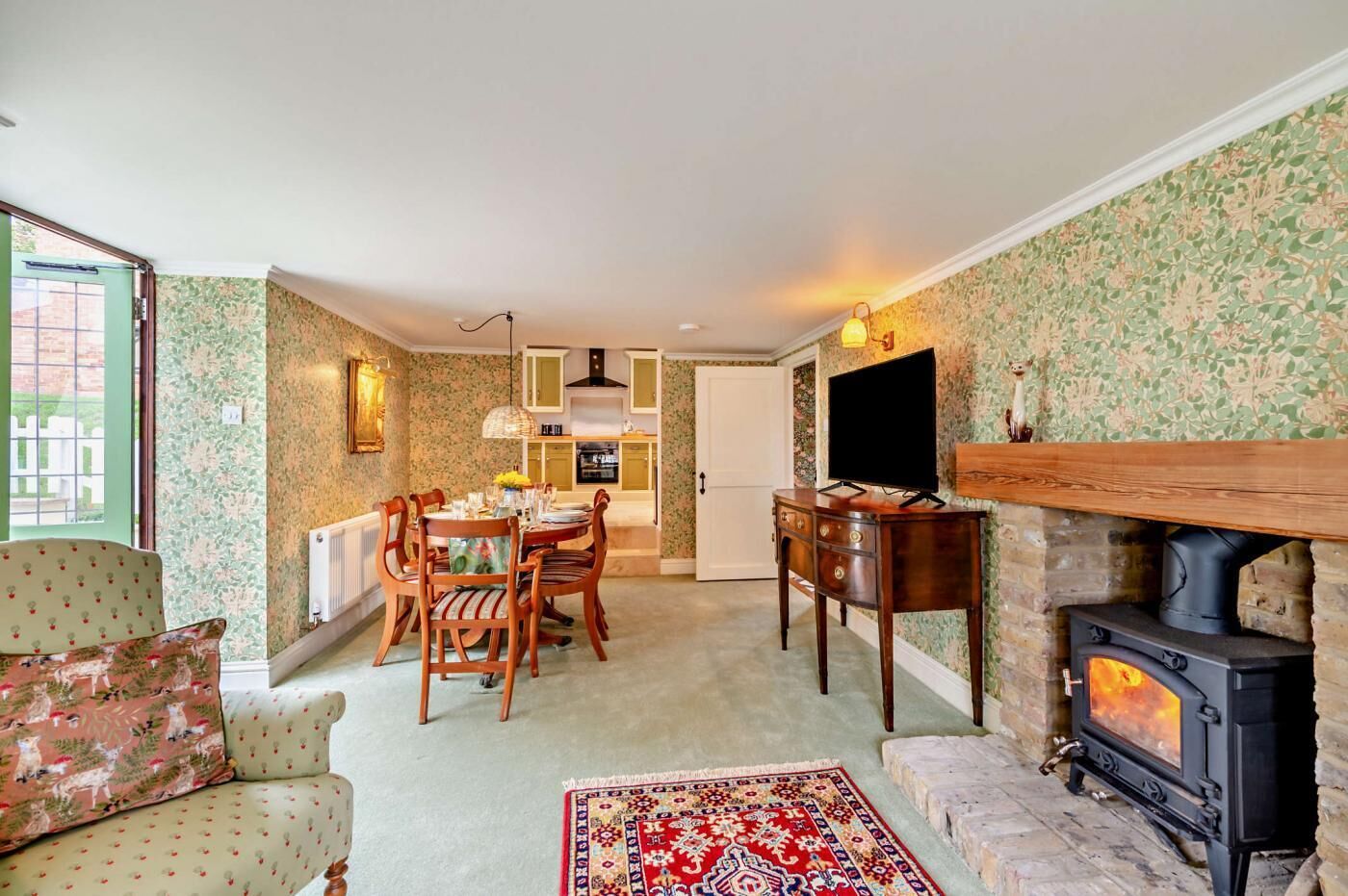 Télévision, cheminée