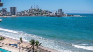 On the beach - Stunning Malecon Condo Torre Azul (Mazatlan)