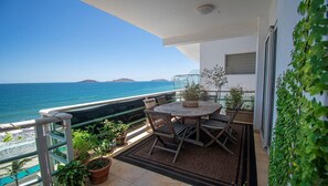 Outdoor dining - Stunning Malecon Condo Torre Azul (Mazatlan)