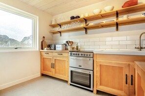 ميكروويف، فرن، غسالة أطباق، مستلزمات طهي/أطباق/أوعية