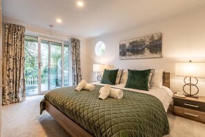 4 bedrooms, iron/ironing board, travel crib, free WiFi - 4 Bed in Carbis Bay (oc-m30075) (Carbis Bay)