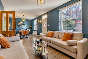 TV, fireplace - 3 Bed in Cromer (oc-r30071) (Cromer)