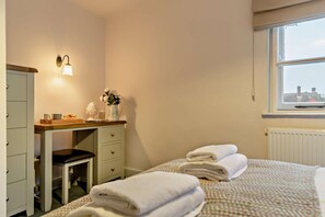 Iron/ironing board, travel cot, free WiFi, bed sheets - 2 Bed in Lavenham (oc-t30056) (Lavenham)