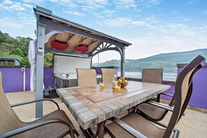 Outdoor dining - 4 Bed in Lochgoilhead (oc-j30107) (Carrick Castle)