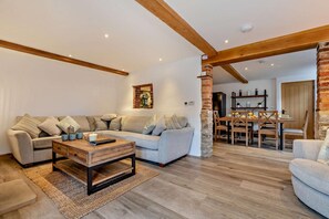 TV, fireplace - 3 Bed in Hartington (oc-h30059) (Hartington Nether Quarter)