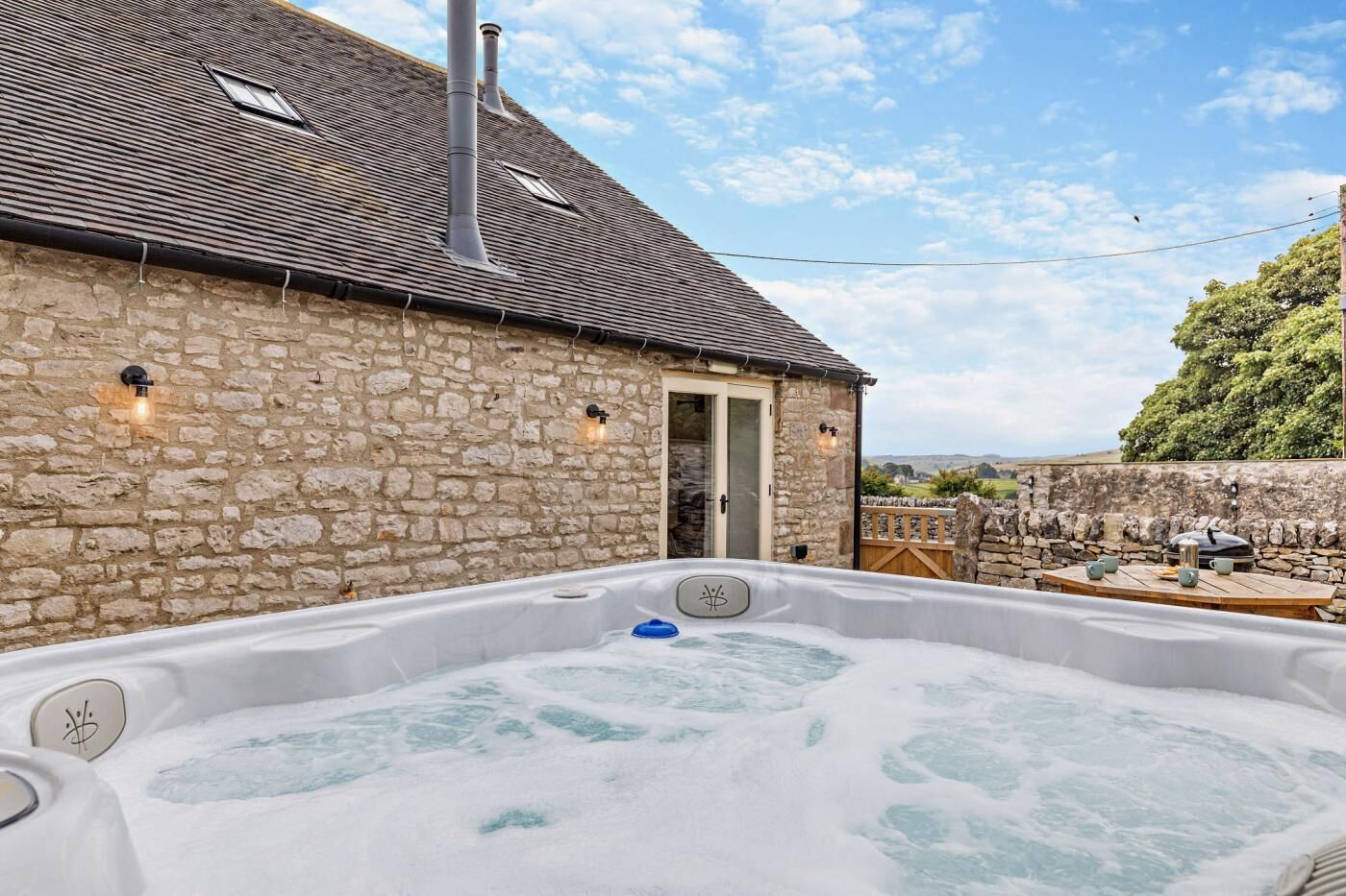 مغطس سبا خارجي