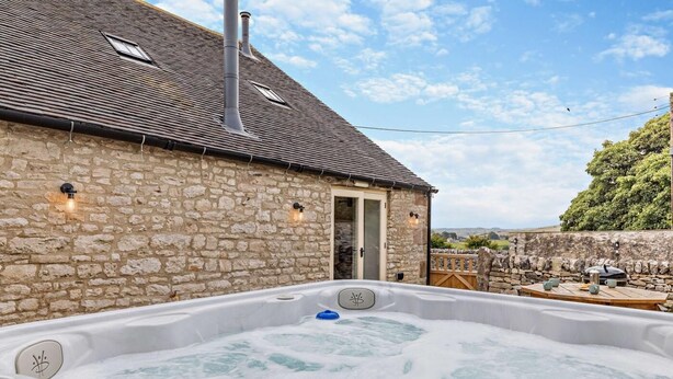 A stone building with a hot tub in front. - 3 Bed in Hartington (oc-h30059) (Hartington Nether Quarter)