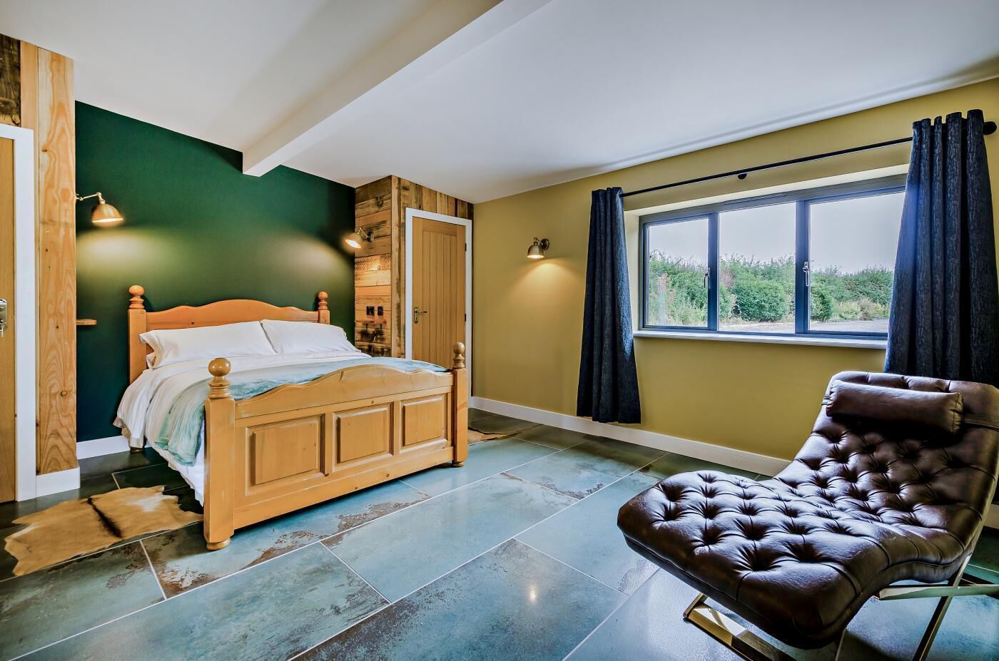 1 bedroom, travel cot, free WiFi, bed sheets