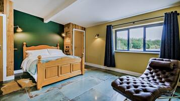 1 bedroom, travel cot, free WiFi, bed sheets