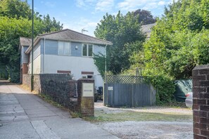 Exterior - 3 Bed in Torquay (oc-t29804) (Torquay)