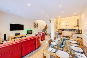 Dining - 3 Bed in Torquay (oc-t29804) (Torquay)